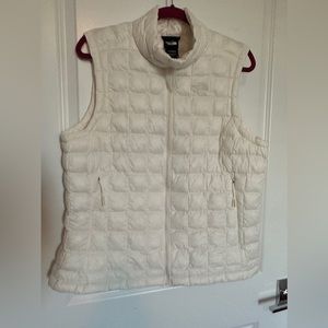 The North Face woman’s thermoball down vest ivory cream size XL